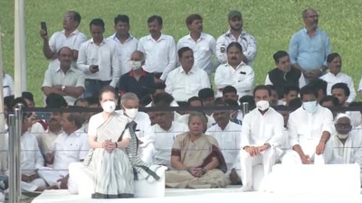 Congress leader pay tribute to Pandit Jawaharlal Nehru on his 58th death anniversary.&nbsp; (ANI)