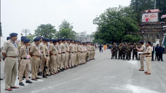 Security duties being assigned at the Ridge on Friday in the run-up to Prime Minister Narendra Modi’s visit to Shimla on May 31. (Deepak Sansta/HT)