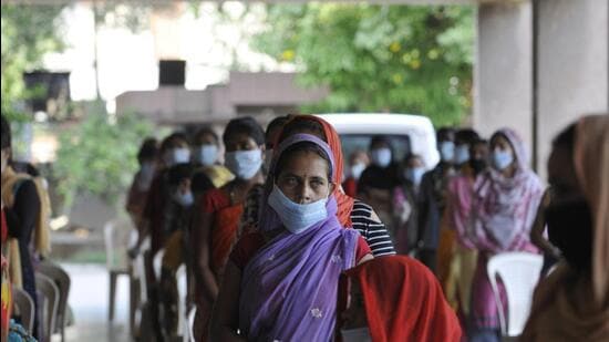 Indian women have to fight it out in the labour market with the proverbial situation of one hand tied behind their backs. (HT Photo)