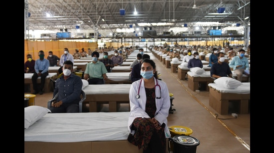 Medical professionals at the inauguration of the Sardar Patel Covid Care Centre and Hospital on June 27, 2020. (Vipin Kumar/HT PHOTO)