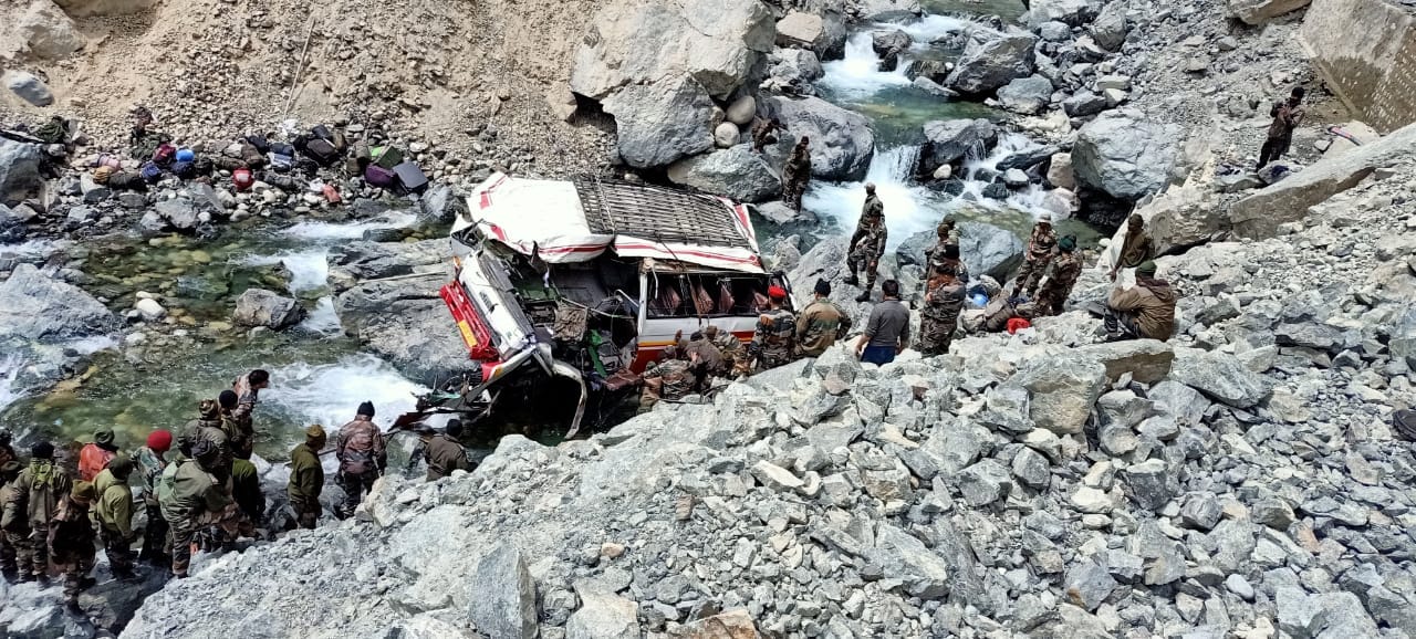 The army vehicle fell into a gorge near Turtuk in Nubra. (Sourced) The army vehicle fell into a gorge near Turtuk in Nubra. (Sourced)