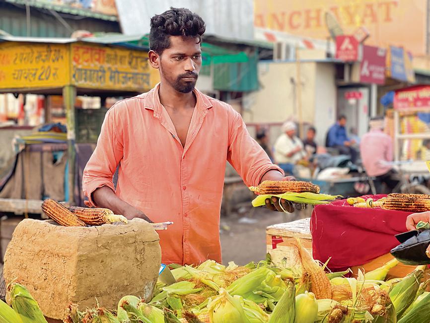 Mukesh's cart stands outside the bus terminus in Delhi’s Anand Vihar, and is decked with ears of the golden corn. Mukesh's cart stands outside the bus terminus in Delhi’s Anand Vihar, and is decked with ears of the golden corn.