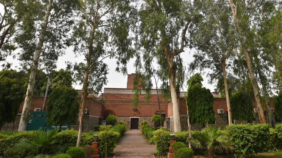 DU and St Stephen’s College has been at loggerheads over the 2022-23 admission policy. (Raj K Raj/HT PHOTO) DU and St Stephen’s College has been at loggerheads over the 2022-23 admission policy. (Raj K Raj/HT PHOTO)