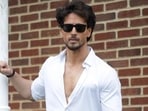 Tiger Shroff shows off his ripped muscles and nails dumbbell bicep curls in a new shirtless workout video Tiger Shroff shows off his ripped muscles and nails dumbbell bicep curls in a new shirtless workout video