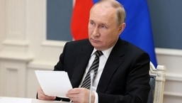O presidente russo, Vladimir Putin, participa de uma reunião em Moscou.