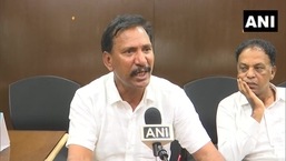 एक बहु अरबपति, यूसुफ शरीफ पहले रियल एस्टेट कारोबार में प्रवेश करने से पहले स्क्रैप बेचने में थे।