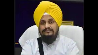 In a video message to the Sikh community on the 416th anniversary of Gurgaddi Diwas (anointment anniversary) of the sixth Sikh master, Guru Hargobind, on May 23, the Akal Takht jathedar had said: Every Sikh should try to keep licensed weapons, because the time that is coming, and the circumstances which are going to prevail, demand it. (HT file photo) In a video message to the Sikh community on the 416th anniversary of Gurgaddi Diwas (anointment anniversary) of the sixth Sikh master, Guru Hargobind, on May 23, the Akal Takht jathedar had said: Every Sikh should try to keep licensed weapons, because the time that is coming, and the circumstances which are going to prevail, demand it. (HT file photo)