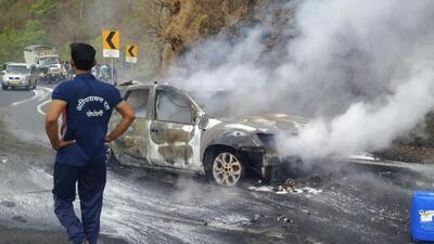 According to the highway police, the driver saw smoke coming out of the cars bonnet and alerted the passengers (HT PHOTO)