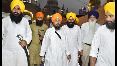 Akal Takht jathedar Giani Harpreet Singh being escorted by guards provided by the SGPC at the Golden Temple complex in Amritsar on Saturday, May 28, 2022. (Sameer Sehgal/HT) Akal Takht jathedar Giani Harpreet Singh being escorted by guards provided by the SGPC at the Golden Temple complex in Amritsar on Saturday, May 28, 2022. (Sameer Sehgal/HT)
