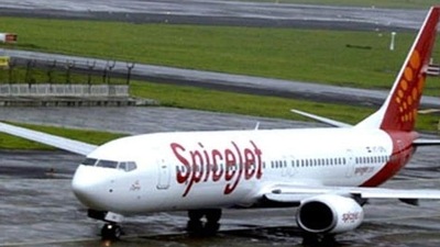 SpiceJet flight returns to Mumbai after noticing windshield crack. (REPRESENTATIVE PHOTO) SpiceJet flight returns to Mumbai after noticing windshield crack. (REPRESENTATIVE PHOTO)