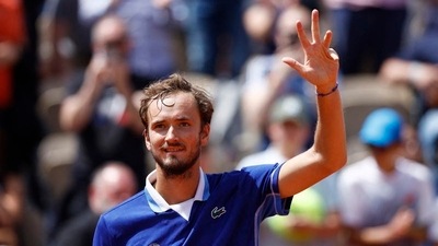 Medvedev celebrates after winning his third round match against Kecmanovic (REUTERS)