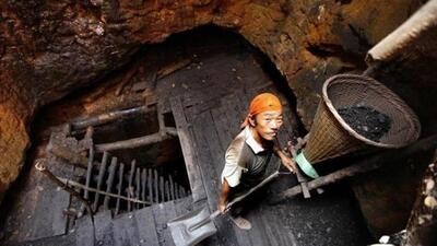 Rat-hole mining involves digging narrow vertical tunnels to extract coal, posing threat to workers. In 2018, 15 workers died in one such mine in Meghalaya. (HT File Photo) Rat-hole mining involves digging narrow vertical tunnels to extract coal, posing threat to workers. In 2018, 15 workers died in one such mine in Meghalaya. (HT File Photo)