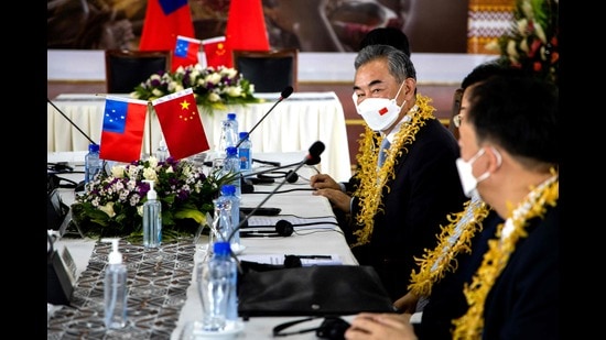 Chinese foreign minister Wang Yi holding a meeting with Samoa Prime Minister Fiame Naomi Mataafa after agreements signing ceremony between China and Samao in Apia. (AFP)