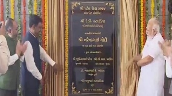 PM Modi inaugurated the newly built Matushri KDP Multispeciality Hospital in Atkot, Rajkot.(ANI)