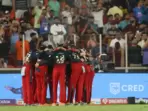 RCB team huddle.(IPL) RCB team huddle.(IPL)