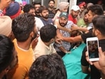 Police and Moose Wala's supporters carrying the dead body of Sidhu Moose Wala at the Civil Hospital in Mansa.(Sanjeev Kumar)