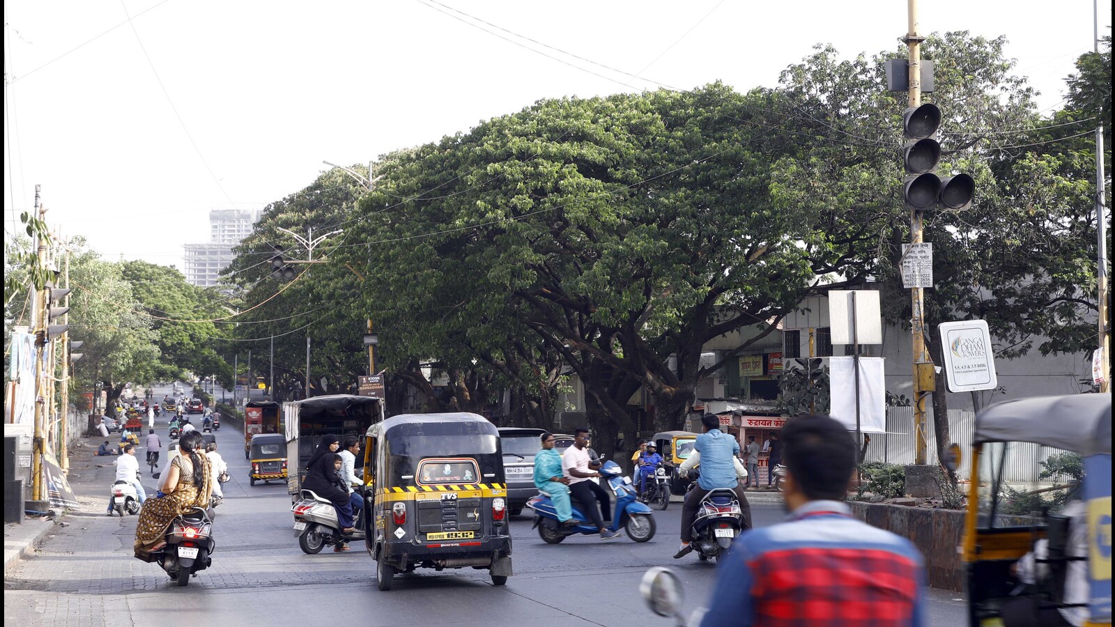 30 traffic signals at busy chowks not functioning in Pune