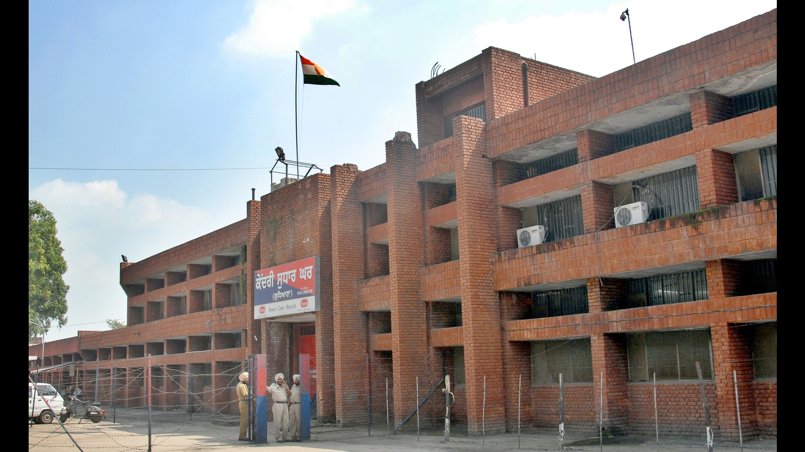 5 mobile phones recovered from 4 Ludhiana Central Jail inmates