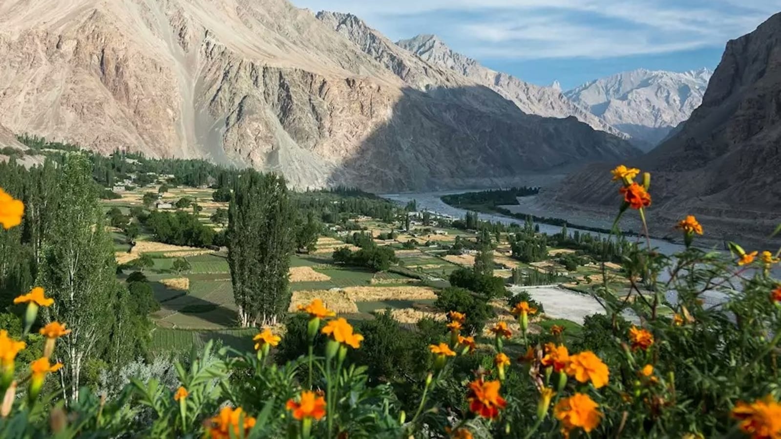 Ladakh to develop Sumoor desert, upgrade Nubra valley for tourists | Travel  - Hindustan Times