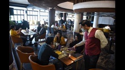 Complaints against service charge being added mandatory in food bills, by restaurants, has led the central government call a meeting with the National Restaurants Association of India (NRAI).  (Photo: Sanchit Khanna/HT (For representational purposes only))