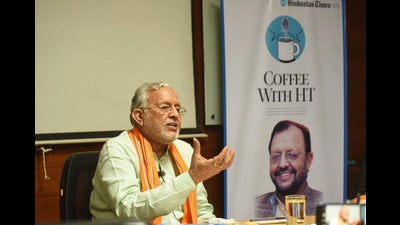 Uttar Pradesh finance minister Suresh Khanna at HT office in lucknow. (Deeapk Gupta/HT Photo)