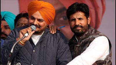 Punjab Congress president Amarinder Singh Raja Warring (right) demanded an NIA probe into the murder of Moose Wala under the monitoring of a sitting judge. Punjab Congress president Amarinder Singh Raja Warring (right) demanded an NIA probe into the murder of Moose Wala under the monitoring of a sitting judge.