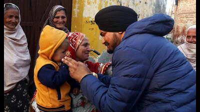 Sidhu Moose Wala during an election campaign at Samaon village in Mansa constituency on February 3, 2022. (HT File)