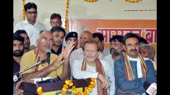 BJP MP from Rohtak Arvind Sharma (Centre) at a programme of a local Brahmin Sabha in Karnal on Sunday. (HT Photo)