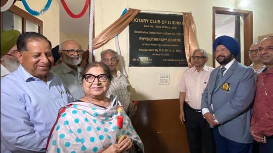 Rotary club members during inauguration of physiotherapy unit at Guru Amar Das Apahaj Ashram in Ludhiana. (HT PHOTO)
