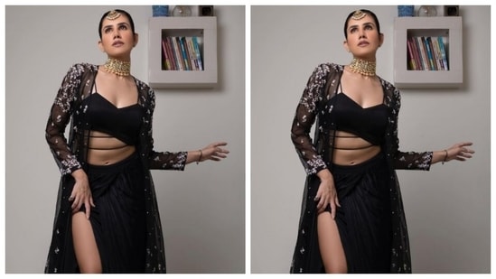 “Black is a mood,” Sonnalli shared her love for the colour with her fans in the caption.(Instagram/@sonnalliseygall)