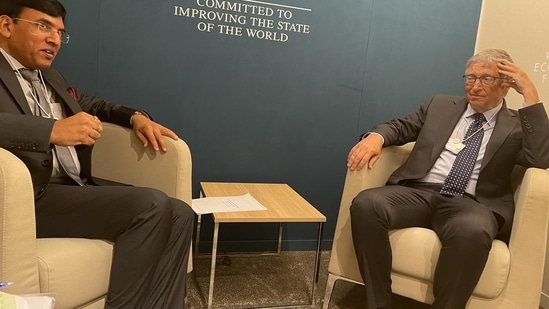 Union health minister Mansukh Mandaviya tweeted a picture of meeting with Bill Gates.&nbsp;(Twitter)