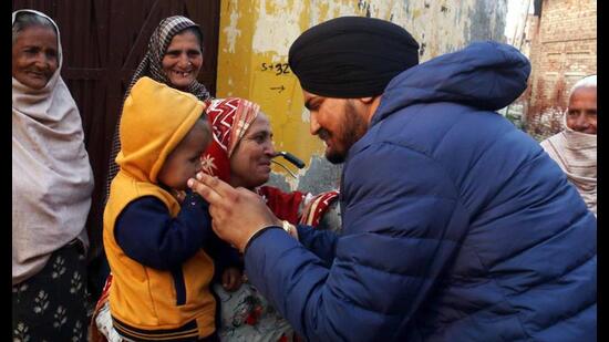 Sidhu Moose Wala during an election campaign at Samaon village in Mansa constituency on February 3, 2022. (HT File) Sidhu Moose Wala during an election campaign at Samaon village in Mansa constituency on February 3, 2022. (HT File)