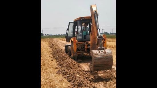 The firm, Ashoka Buildcon Limited, which was awarded the contract, has started levelling land in Rurki, Pukhta, Sahauran and Nagiara villages. (HT Photo) The firm, Ashoka Buildcon Limited, which was awarded the contract, has started levelling land in Rurki, Pukhta, Sahauran and Nagiara villages. (HT Photo)