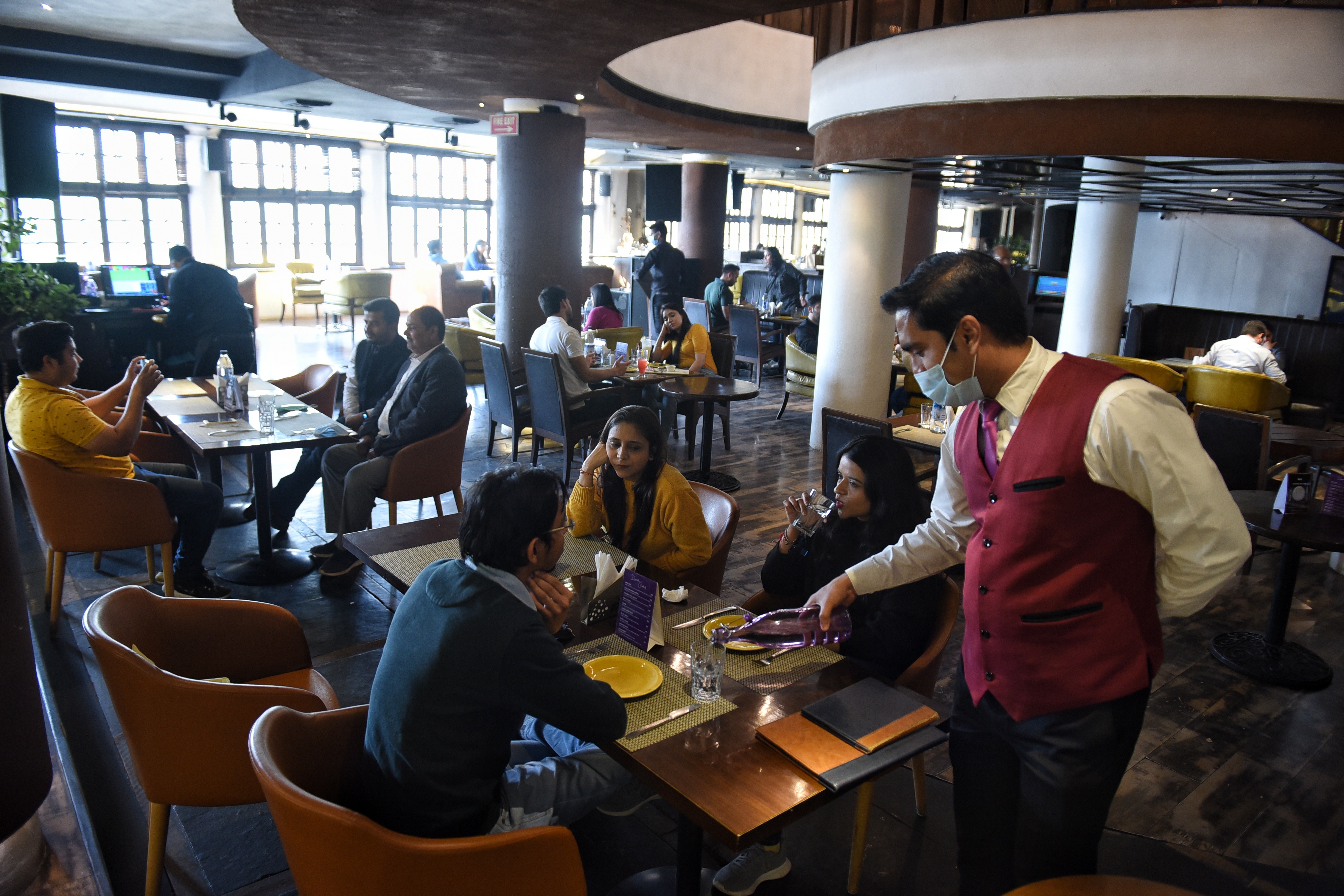 The service charge can also not be collected by adding it along with the food bill and levying the Goods and Services Tax (GST) on the total amount. (Sanchit Khanna/HT file photo)
