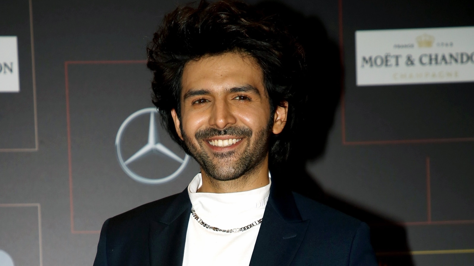 Kartik Aaryan reacts to reports about hiking fees post Bhool Bhulaiyaa 2 success with a hilarious tweet