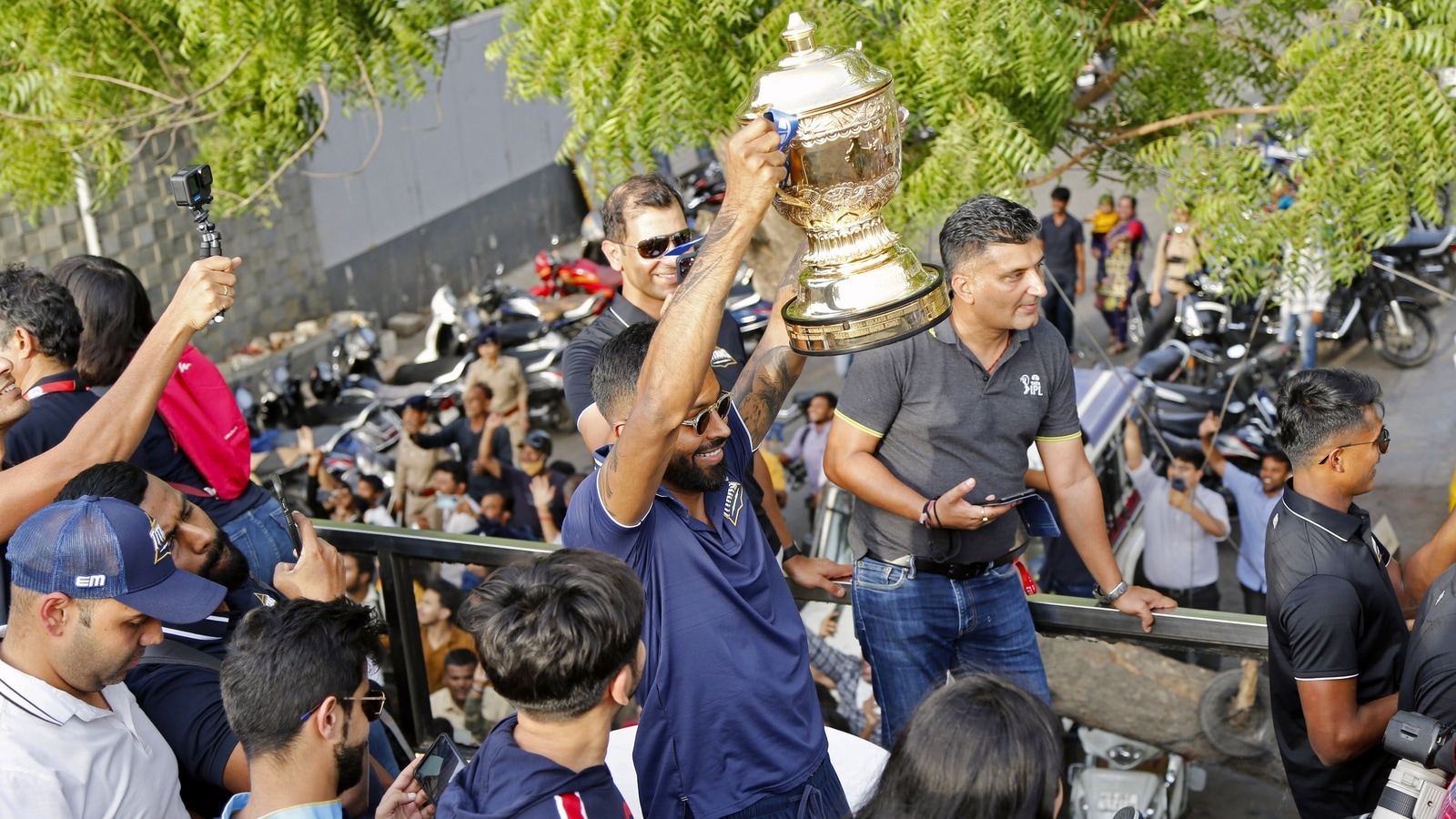 GUJRAT TITANS FAN'S PRINTED T-SHIRT , GUJRAT TITANS LOGO PRINTED T-SHIRT ,  PANDYA FAN'S T-SHIRT , GUJRAT FAN'S IPL T-SHIRT