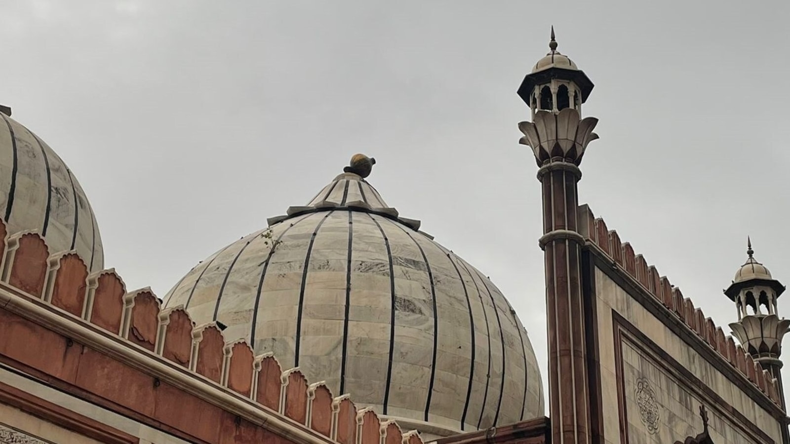 Delhi rain: Two dead, middle dome of iconic Jama Masjid damaged | Latest  News Delhi - Hindustan Times