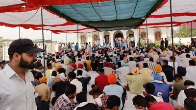 Residents of Moosa village, fans and followers of Punjabi singer Sidhu Moose Wala gather outside his house to mourn his death in Mansa district of Punjab on Monday. (HT Photo) Residents of Moosa village, fans and followers of Punjabi singer Sidhu Moose Wala gather outside his house to mourn his death in Mansa district of Punjab on Monday. (HT Photo)