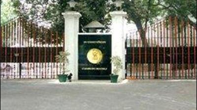 1993 batch IAS officer K R Meena has been posted as principal secretary (revenue)-cum-divisional commissioner, a post until recently held by IAS officer Sanjeev Kumar Khirwar. (Twitter/RajNiwasDelhi)