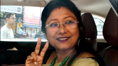 Ranchi, May 30 (ANI): Mahua Majhi, Rajya Sabha candidate for Jharkhand Mukti Morcha, shows a victory sign, in Ranchi on Monday. (ANI Photo) (Somnath Sen)
