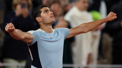 Spain's Carlos Alcaraz celebrates after winning his fourth round match against Russia's Karen Khachanov (REUTERS)