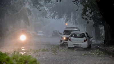 Lightning strikes and a short, intense spell of rain accompanied the gusty winds. According to the India Meteorological Department (IMD), this is the first storm of "severe" intensity in Delhi since 2018. (Photo by Raj K Raj/ Hindustan Times) Lightning strikes and a short, intense spell of rain accompanied the gusty winds. According to the India Meteorological Department (IMD), this is the first storm of "severe" intensity in Delhi since 2018. (Photo by Raj K Raj/ Hindustan Times)