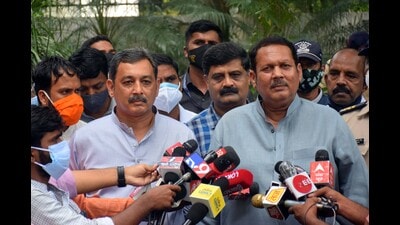 Sambhajiraje Chhatrapati (L) and Udayanraje Bhosale interact with the media after a discussion about the Maratha reservation in Pune. (HT FILE PHOTO) Sambhajiraje Chhatrapati (L) and Udayanraje Bhosale interact with the media after a discussion about the Maratha reservation in Pune. (HT FILE PHOTO)