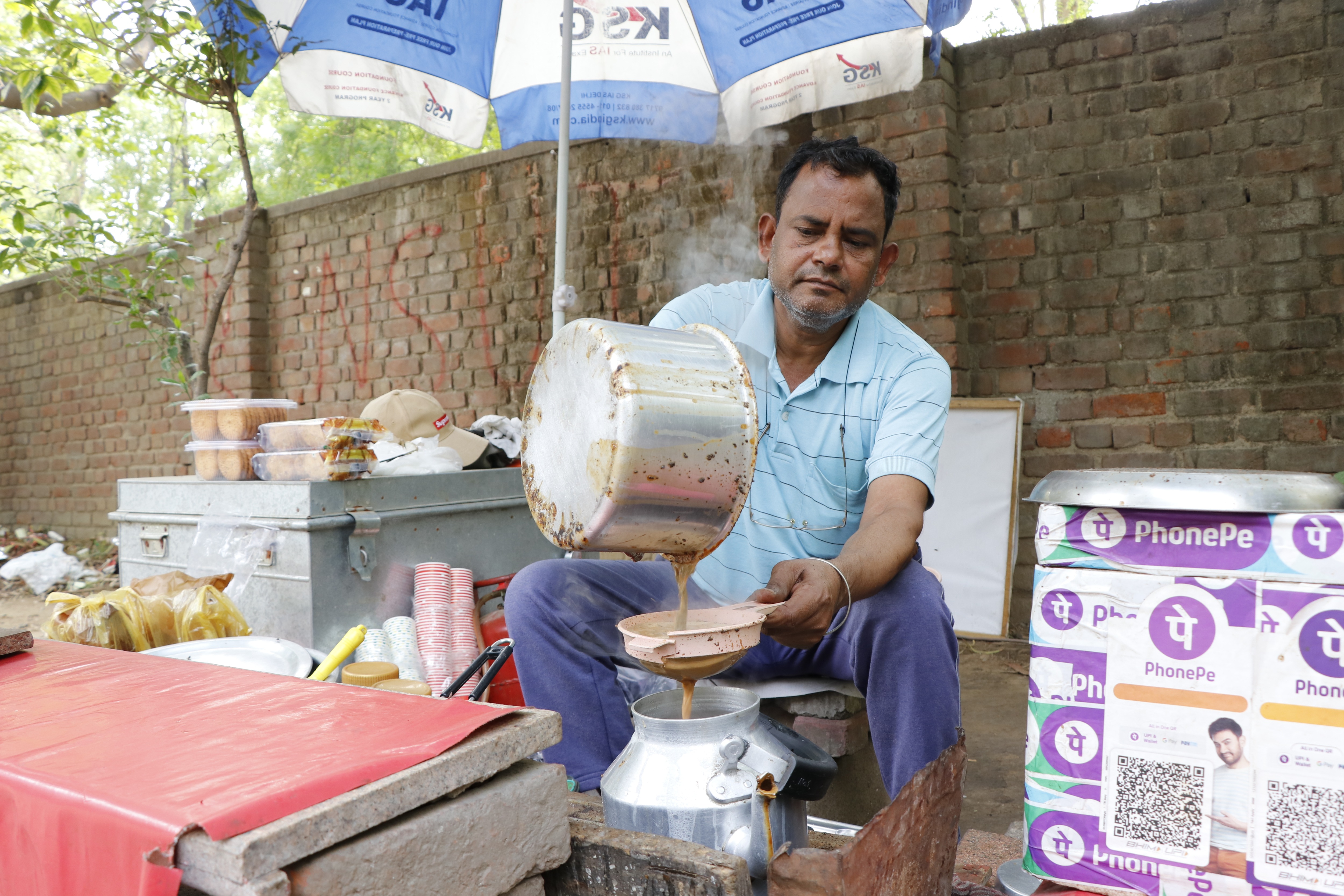 Rajkumar Suri, who has been running a tea stall, outside Law Faculty, since about 18 years, shares how over a cup of tea students discuss their papers, no matter how they did. (Photo: Dhruv Sethi/HT) Rajkumar Suri, who has been running a tea stall, outside Law Faculty, since about 18 years, shares how over a cup of tea students discuss their papers, no matter how they did. (Photo: Dhruv Sethi/HT)