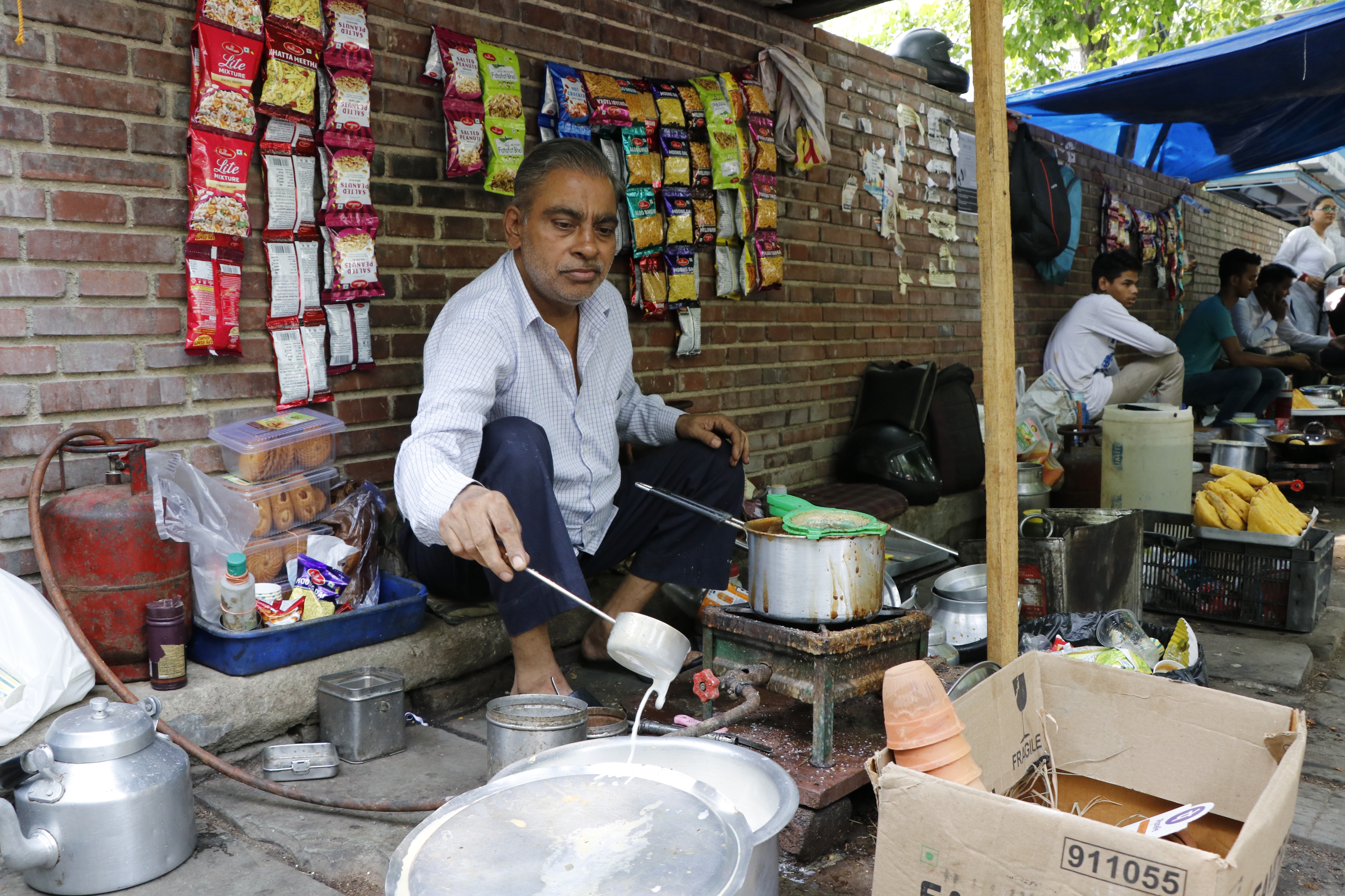Anil Kapoor, who has been manning Gopal Tea Stall, outside Faculty of Arts in North Campus since 15 years, says that during the ongoing exams of second and third-year undergraduate students he has had to double his supply. (Photo: Dhruv Sethi/HT) Anil Kapoor, who has been manning Gopal Tea Stall, outside Faculty of Arts in North Campus since 15 years, says that during the ongoing exams of second and third-year undergraduate students he has had to double his supply. (Photo: Dhruv Sethi/HT)