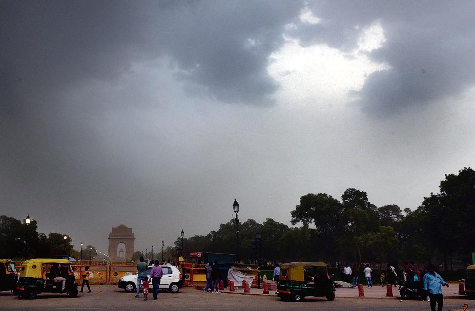 A view of India Gate on an overcast day in New Delhi, India, on Sunday, May 29, 2022. (Photo by Arvind Yadav/Hindustan Times) A view of India Gate on an overcast day in New Delhi, India, on Sunday, May 29, 2022. (Photo by Arvind Yadav/Hindustan Times)
