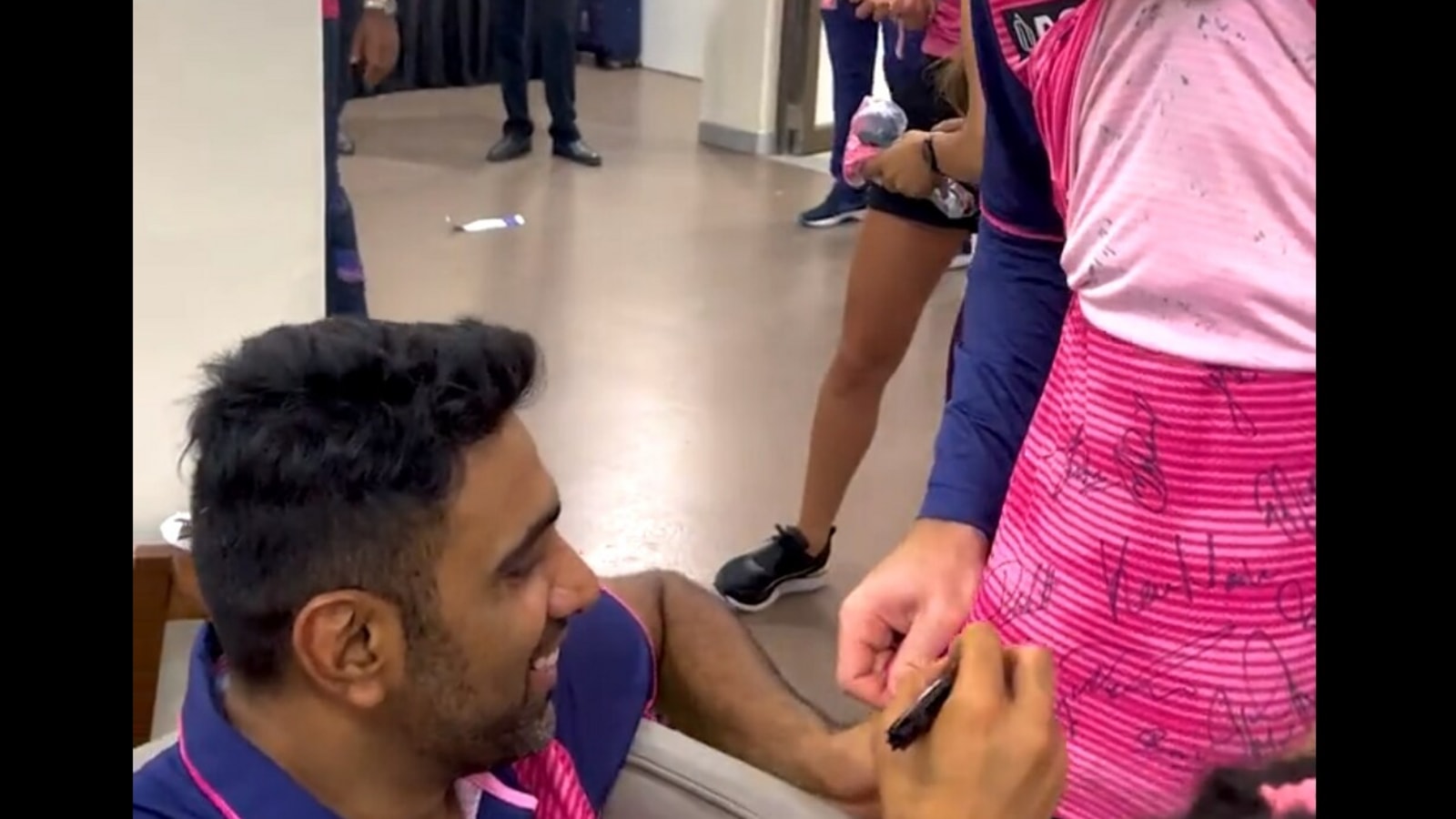watch-r-ashwin-signs-jos-buttler-s-two-rajasthan-royals-jerseys-video-takes-internet-by-storm