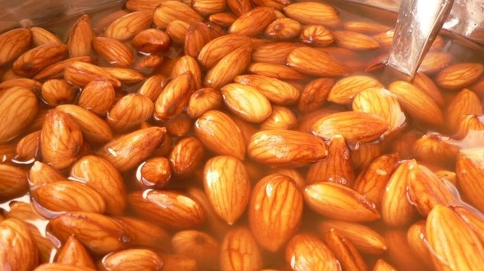 7 reasons why you must start your day with soaked nuts