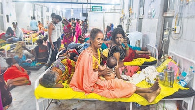 Muzaffarpur, India - June 21, 2019:Overcrowded child suffering from Acute Encephalitis Syndrome under treatment in the ward of Sri Krishna Medical College and Hospital (SKMCH) in Muzaffarpur, India, on Friday, June 21, 2019. (Photo by Parwaz Khan / Hindustan Times) (Parwaz Khan /HT PHOTO) Muzaffarpur, India - June 21, 2019:Overcrowded child suffering from Acute Encephalitis Syndrome under treatment in the ward of Sri Krishna Medical College and Hospital (SKMCH) in Muzaffarpur, India, on Friday, June 21, 2019. (Photo by Parwaz Khan / Hindustan Times) (Parwaz Khan /HT PHOTO)