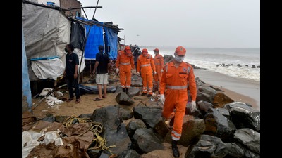 The decision was taken on Tuesday during a review meeting chaired by Thackeray (Satyabrata Tripathy/HT Photo) The decision was taken on Tuesday during a review meeting chaired by Thackeray (Satyabrata Tripathy/HT Photo)